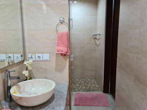 villa_toya_bathroom